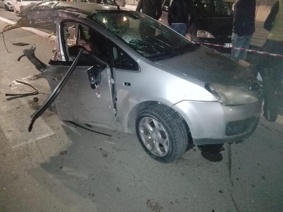Tre minorenni e un 22enne alla guida di una Ford C-max nella notte hanno scioccato il centro ofantino coinvolti in un incidente mortale.