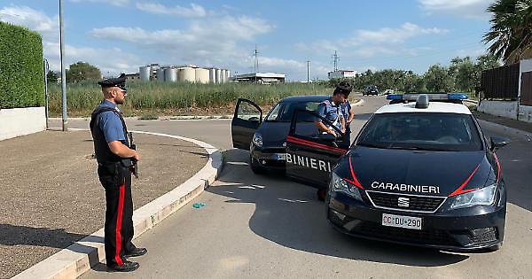 Arrestati dai carabinieri di Cerignola, due fratelli, entrambi dell’hinterland barese, per detenzione ai fini di spaccio di 32 grammi di cocaina.