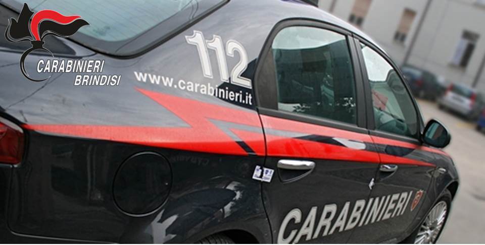 Due denunce in due distinti interventi dei carabinieri ieri a Brindisi dove un 24enne è stato trovato in possesso di un coltello mentre un 60enne guidava ubriaco.