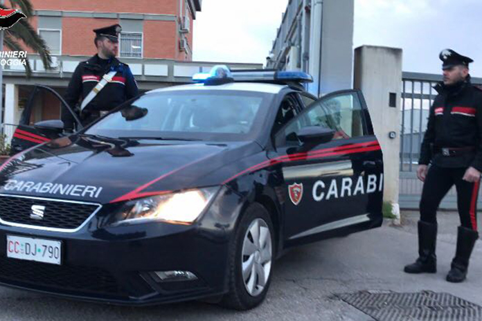 Arrestato dai carabinieri di San Severo, un trentenne originario della provincia di Reggio Calabria. All’interno dello zaino sono stati ritrovati 45mila euro in banconote e 780 grammi di cocaina.