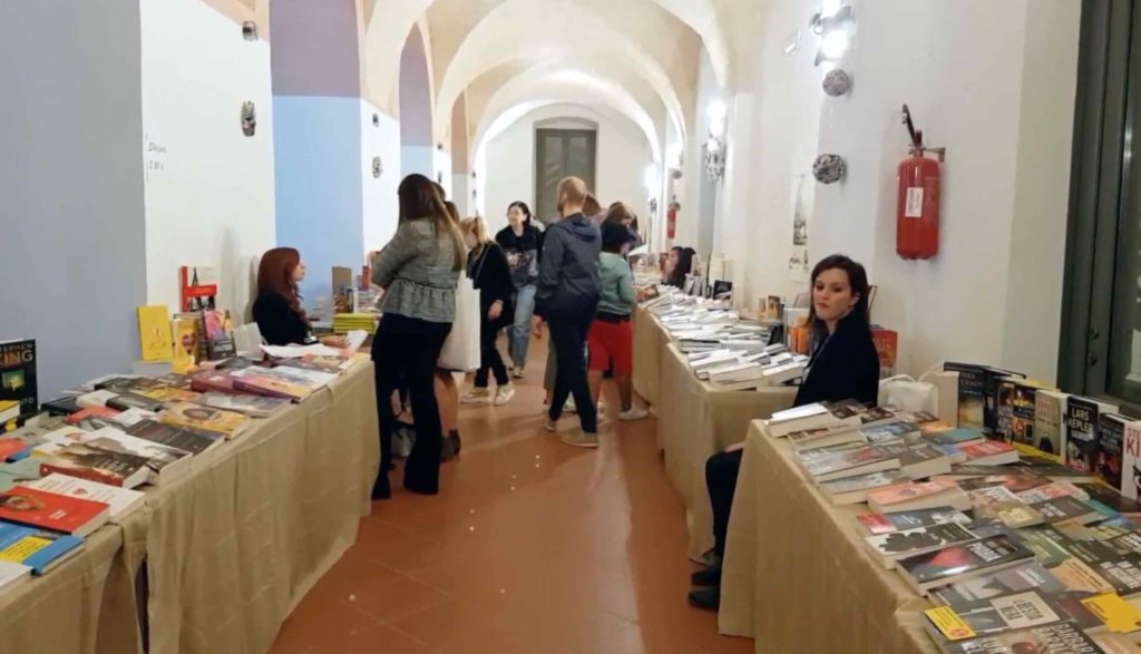 È iniziata ieri la X edizione della “Fiera del libro, dell’editoria e del giornalismo – Città di Cerignola”, kermesse letteraria che animerà il weekend nella storica cornice di Palazzo Fornari.