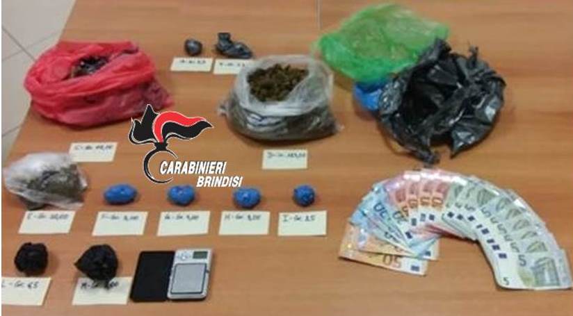 Torchiarolo: arrestato 24enne del luogo con 5 grammi di marijuana negli slip, 270 grammi nella camera da letto e 185 euro in banconote di vario taglio.