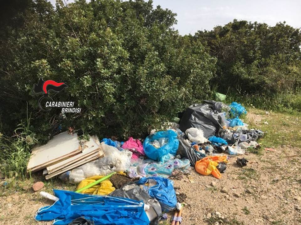 A Brindisi i carabinieri hanno denunciato 2 persone per attività di gestione dei rifiuti non autorizzata.