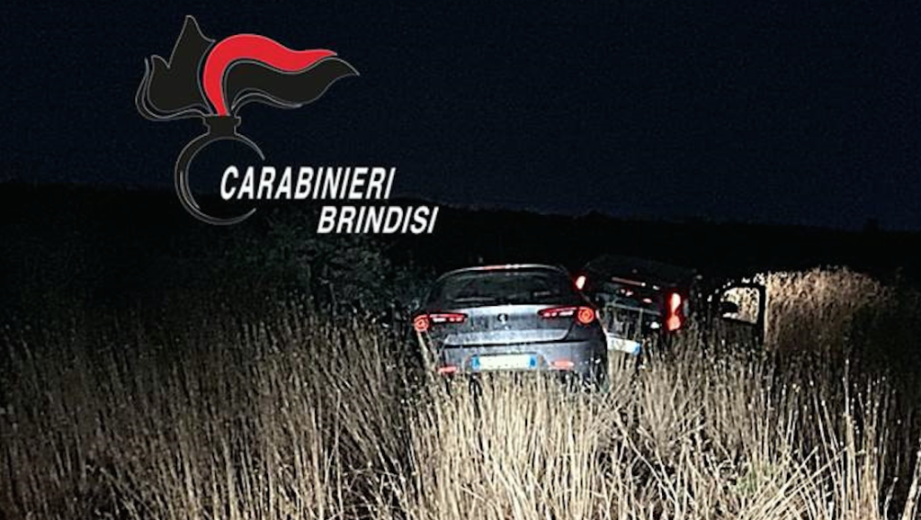 Inseguimento nel cuore della notte a Brindisi tra Carabinieri  e 6 malviventi, che per assicurarsi la fuga con due autovetture rubate e dopo aver commesso una rapina in una sala slot, hanno cosparso la strada di olio.