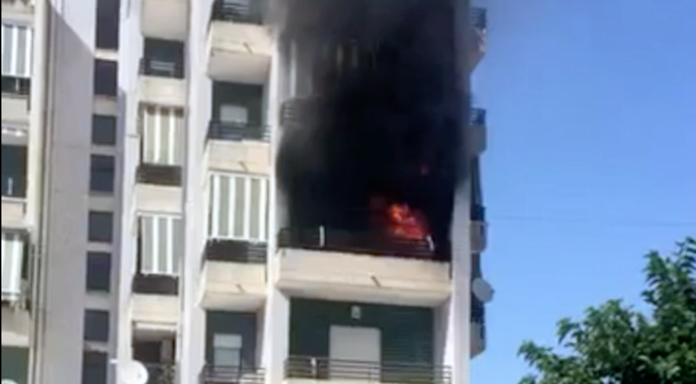 Appartamento in fiamme in via Corsica a Cerignola, provvidenziale l’intervento dei vigili del fuoco che hanno in fretta domato le fiamme.