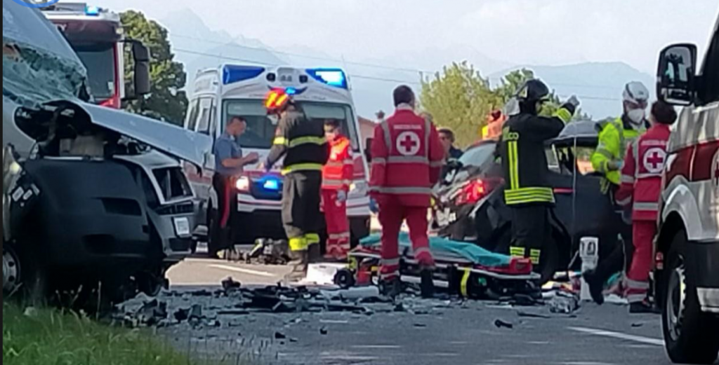 Due utilitarie l’una contro l’altra sulla superstrada che da Carpino porta a Cagnano Varano ed il bilancio è di 3 morti e 3 feriti.