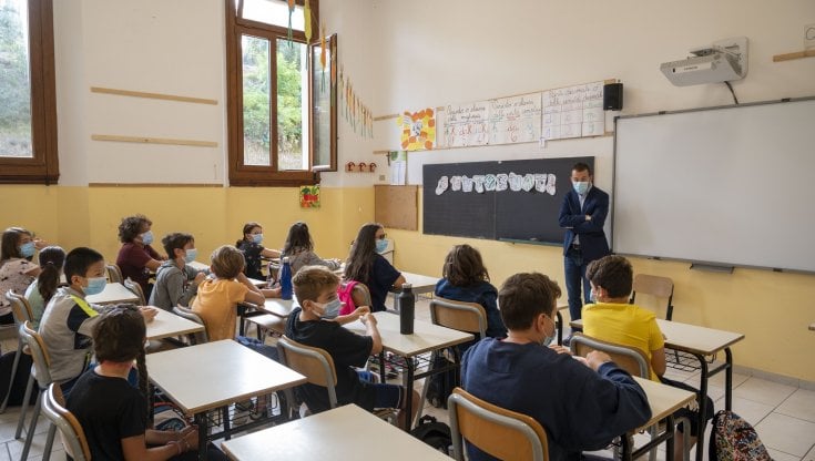 Si è svolto pochi giorni fa il Tavolo Permanente Regionale per l’inizio dell’anno scolastico 2021/2022. L’assessore all’Istruzione della Regione Puglia, Sebastiano Leo, ha fatto il punto anche sulla questione vaccini.