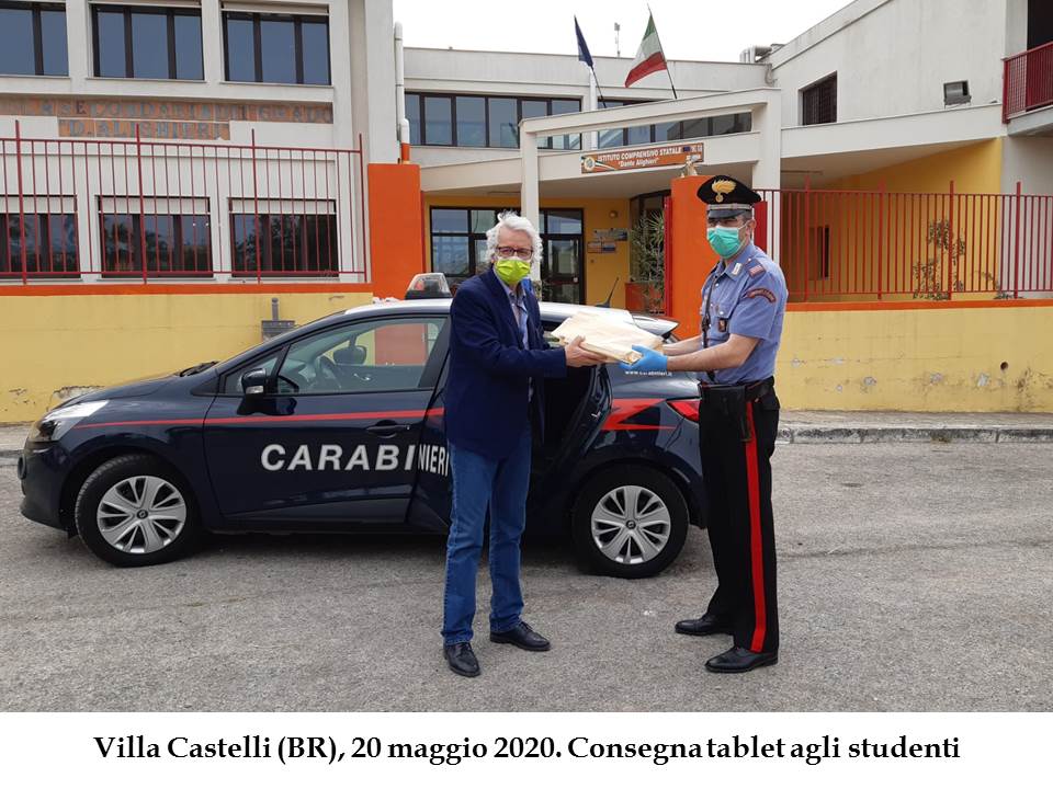 Consegnati dai carabinieri i tablet agli studenti dell’Istituto Comprensivo Statale 'Dante Alighieri' di Villa Castelli.