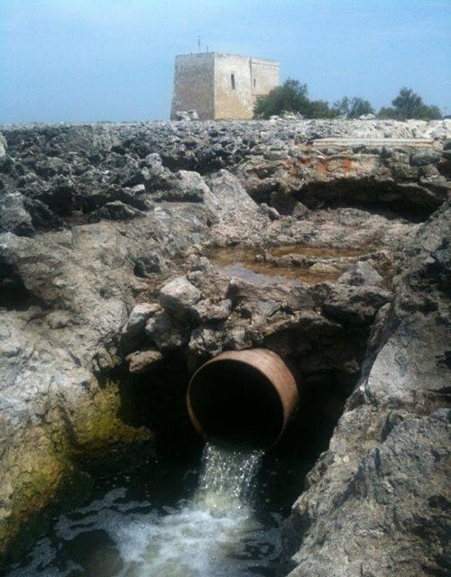 La Provincia di Lecce ha dato parere favorevole alla VIA per due trincee drenanti a Porto Cesareo. Secondo le previsioni di AQP, verranno realizzate a Porto Cesareo prima della prossima estate.