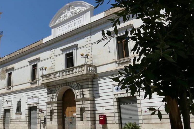 “La consigliera Dibisceglia ha perso un'occasione per evitare polemiche. L'amministrazione comunale in prima linea per sostenere l'attività di Casa Di Vittorio”.