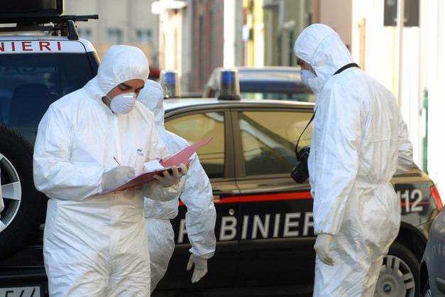 Potrebbe trattarsi di una caduta, forse accidentale forse dovuta a un malore, a stabilire le cause del decesso del 70enne di Foggia trovato stamane chiuso in un deposito sarà l'autopsia.